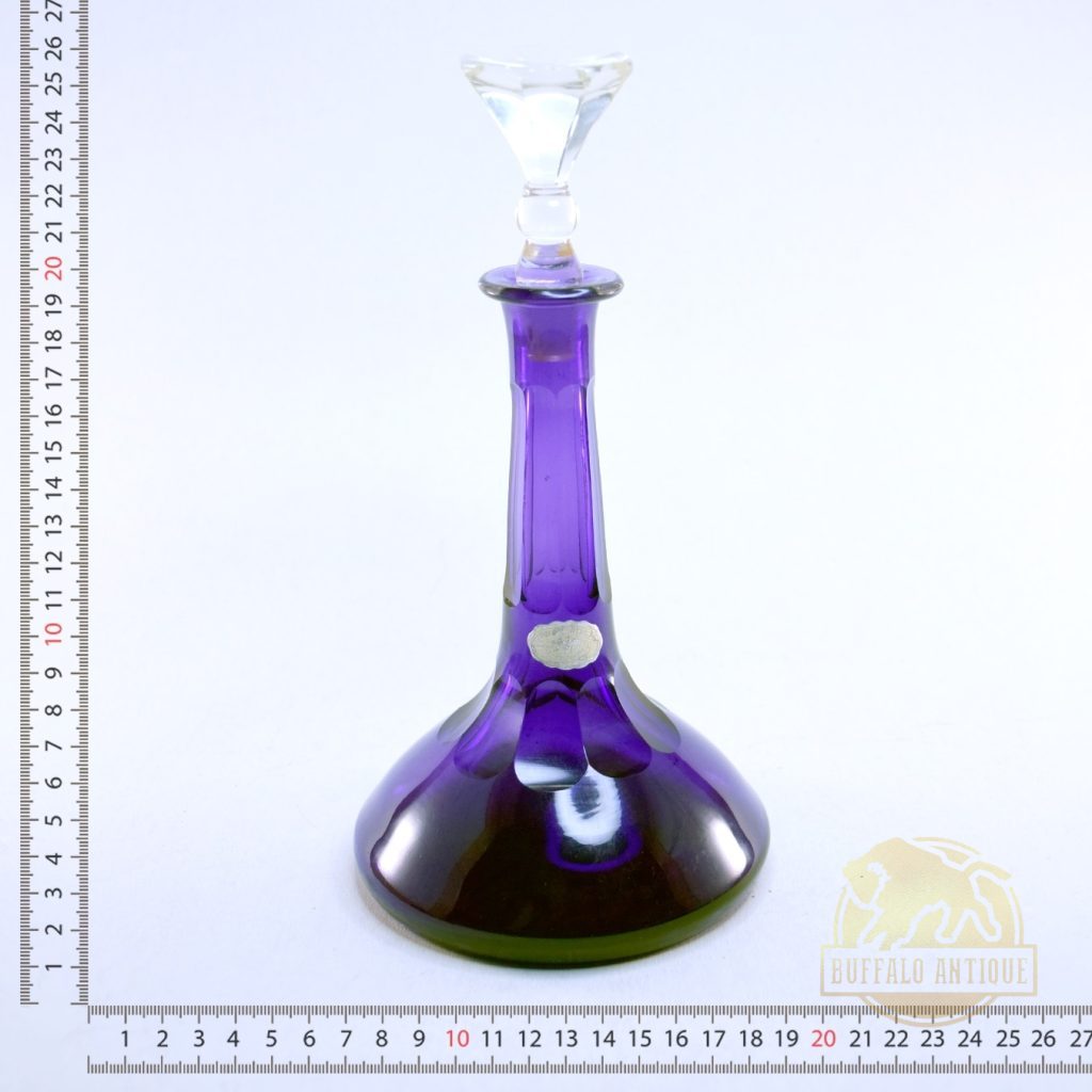 Üveg likõrös italkínáló kékes-lila színben