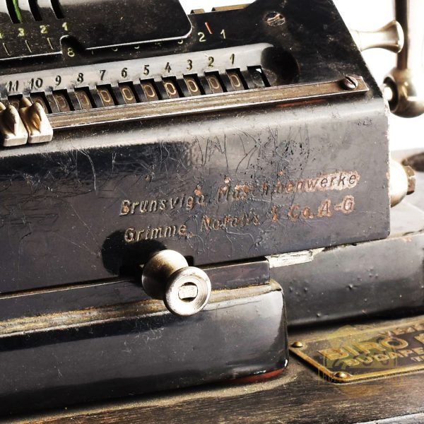 Antik Brunsviga számológép