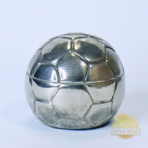 Futball labdát formázó fém persely