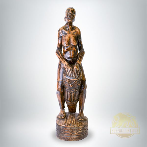 George Obeng számozott, faragott fa sámánszobor
