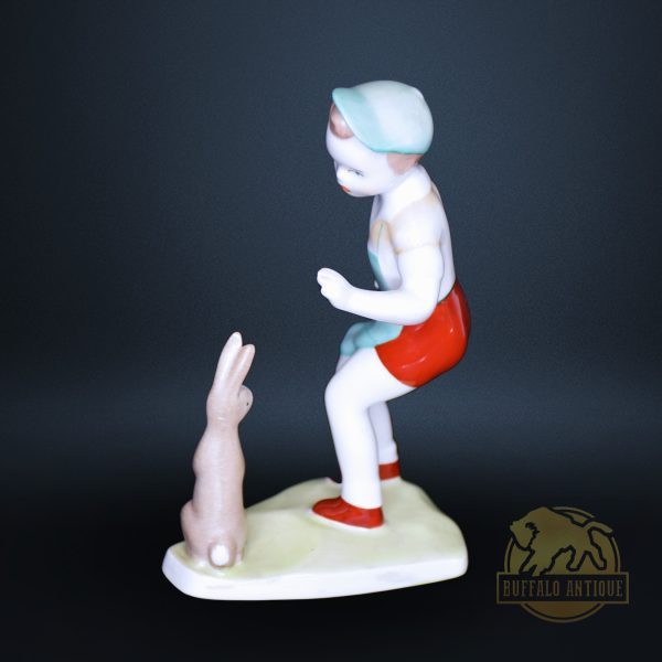 Aquincumi porcelán fiú nyuszival