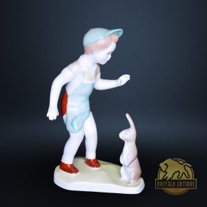 Aquincumi porcelán fiú nyuszival